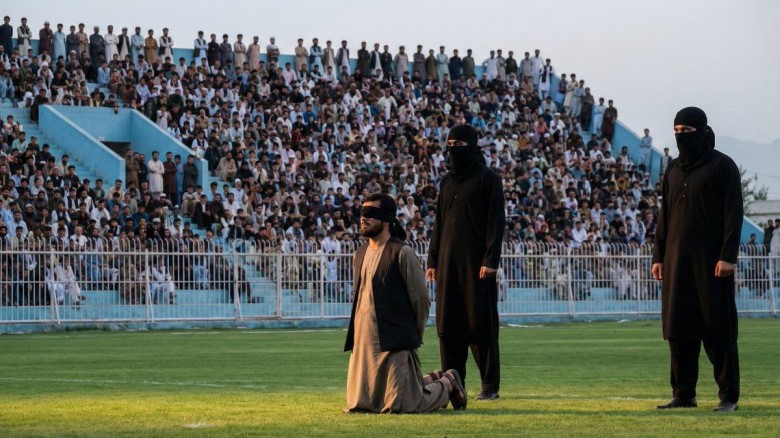 তালেবানের প্রকাশ্য মৃত্যুদণ্ডে কিশোরকে দিয়ে খুনি গুলিবিদ্ধ, বিশ্বব্যাপী নিন্দার ঝড়...