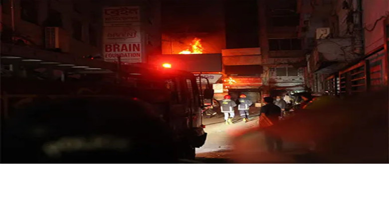 উদীচীর কার্যালয়ে অগ্নিসংযোগ, ভাঙচুরের পর আগুন নিয়ন্ত্রণে ফায়