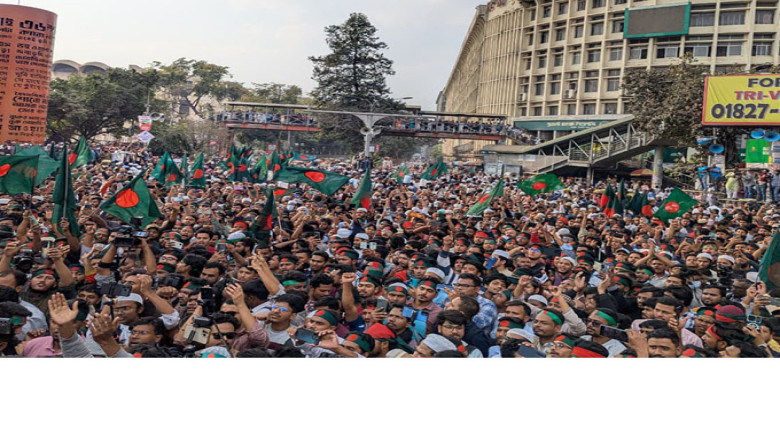 শহীদ হাদির বিচার দাবিতে উত্তাল রাজপথ, রাজধানীসহ দেশের বিভিন্