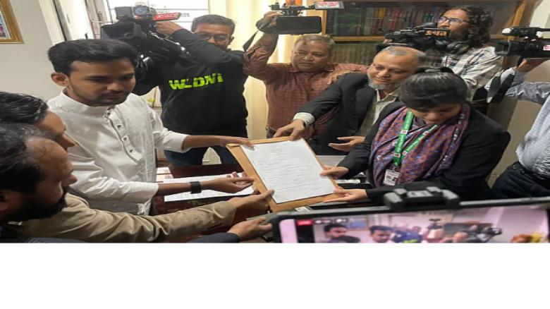 হাদি হত্যাকাণ্ডের পর আতঙ্ক, তবু মনোনয়ন ফরম তুললেন আসিফ মাহমু