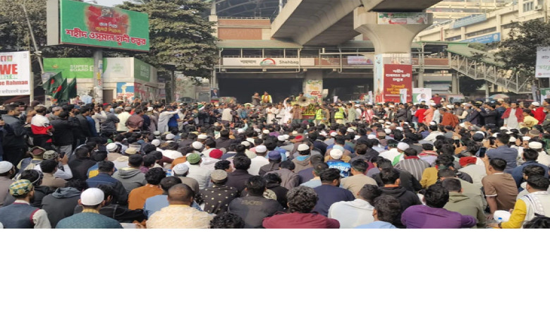 শরিফ ওসমান হাদি হত্যার বিচারের দাবিতে শাহবাগ অবরোধ