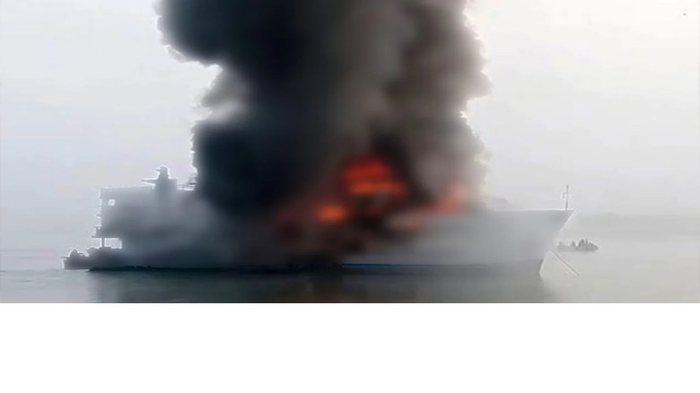 সেন্টমার্টিনগামী ‘দ্য আটলান্টিক ক্রুজ’-এ আগুন, সম্পূর্ণ পুড়ে