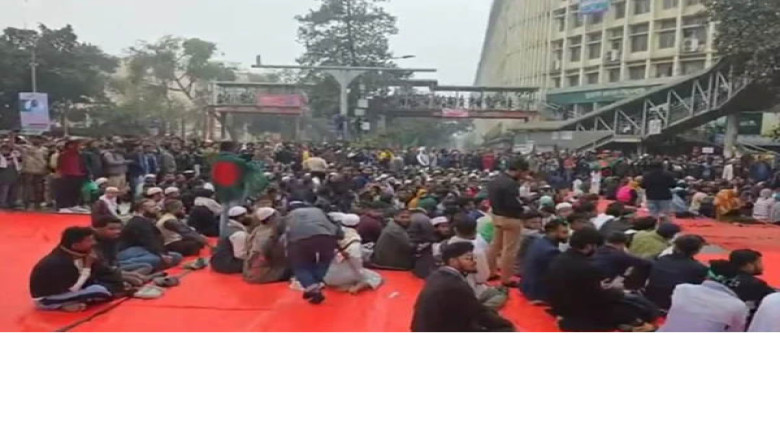 হাদি হত্যার বিচারের দাবিতে জেলায় জেলায় অবরোধ ও বিক্ষোভ, সড়ক-