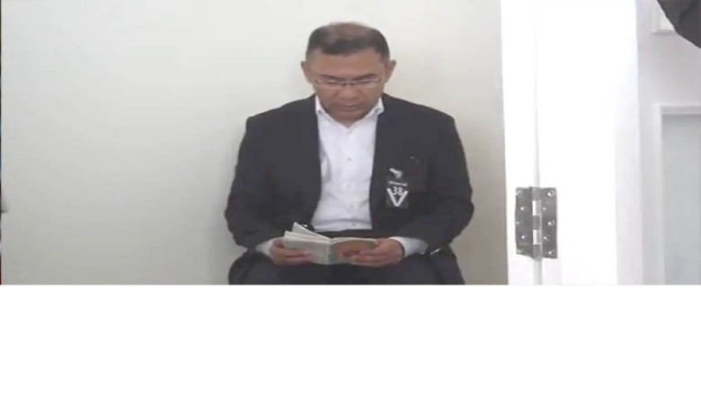 খালেদা জিয়ার মরদেহ বাসায়, কফিনের পাশে কোরআন তেলাওয়াতে তারেক 