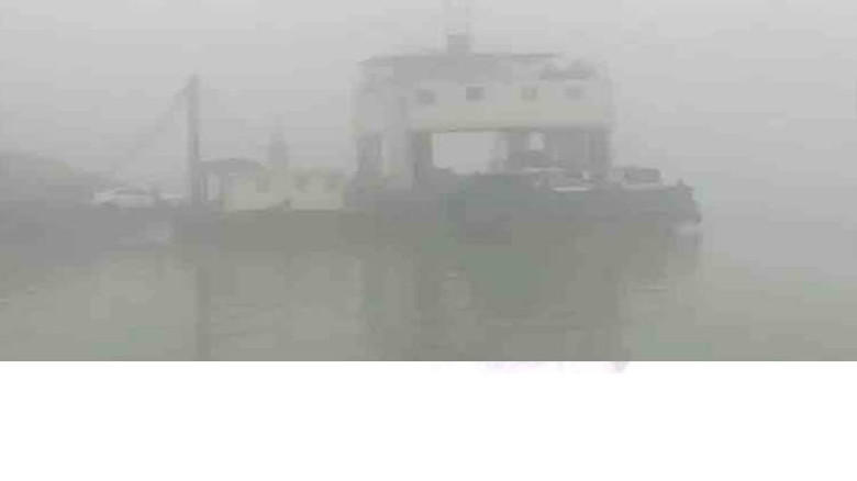 ঘন কুয়াশায় দৌলতদিয়া-পাটুরিয়া নৌরুটে ফেরি চলাচল বন্ধ, দুর্ভোগ