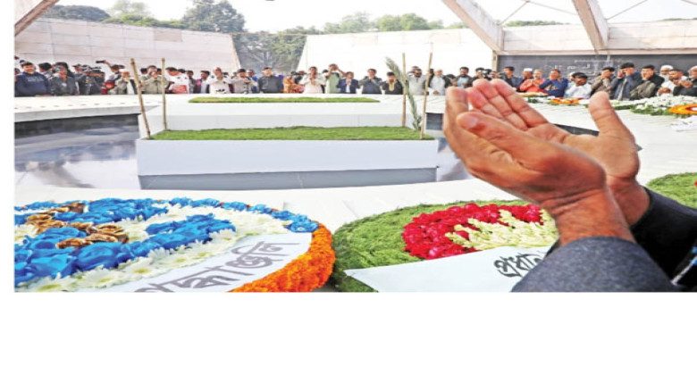 দেশনেত্রীর কবর জিয়ারতে ফুল ও অশ্রুতে ভিজল শেরেবাংলা নগর