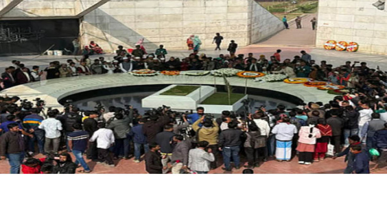 জিয়া উদ্যানে খালেদা জিয়ার কবর জিয়ারতে মানুষের ঢল