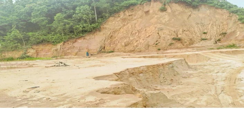 রামগড় স্থলবন্দর নির্মাণে নির্বিচারে পাহাড় ধ্বংসের অভিযোগ