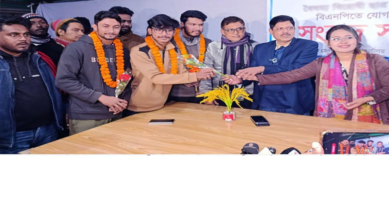 শরীয়তপুরে বিভিন্ন দল ছাড়িয়ে বিএনপিতে যোগ দিলেন তিন শতাধিক নে