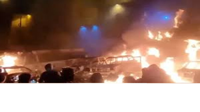 ইরানে মসজিদে আগুন দিলো বিক্ষোভকারীরা, উড়ল বিপ্লব-পূর্ববর্তী 