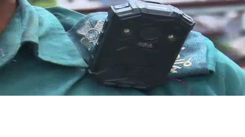 ৮ ঘণ্টার কথা, চলছে ৪–৫ ঘণ্টা: পুলিশের বডি ক্যামেরা বিতর্ক