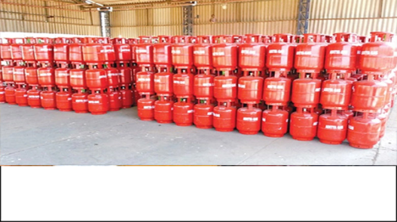 এলপিজি সংকট মোকাবিলায় সরাসরি আমদানিতে যাচ্ছে সরকার