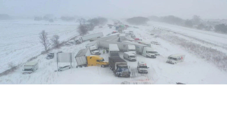 তুষারঝড়ে মিশিগানে শতাধিক গাড়ির সংঘর্ষ