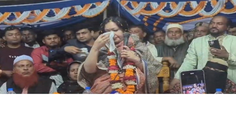উঠান বৈঠকে কান্নায় ভেঙে পড়লেন রুমিন ফারহানা