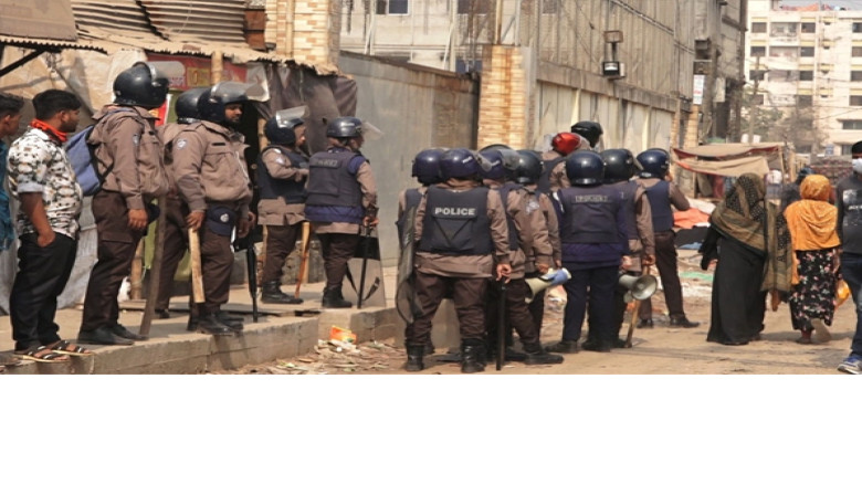 গাজীপুরের কোনাবাড়ীতে শ্রমিক-পুলিশ সংঘর্ষ, আহত উভয় পক্ষ...