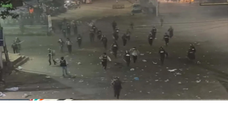 শাহবাগে ফের উত্তেজনা, পুলিশ ছত্রভঙ্গ করতে সাউন্ড গ্রেনেড-টিয়