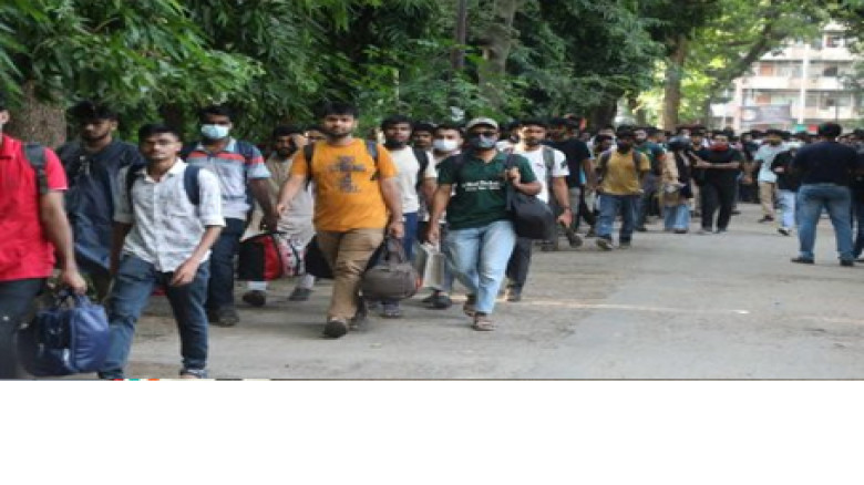 ভোটের টানে হল ছাড়ছেন ঢাকা কলেজের শিক্ষার্থীরা