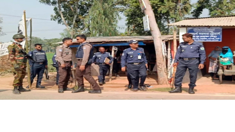 নওগাঁয় সড়কের পাশ থেকে ৫ পেট্রোলবোমা উদ্ধার