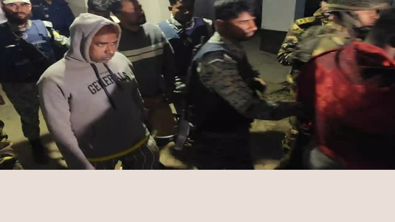 জামালপুরে কেন্দ্রের পাশে টাকা ও রামদাসহ ৭ জন আটক