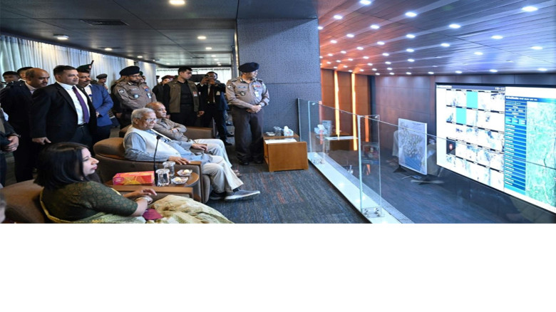 প্রধান উপদেষ্টা কন্ট্রোল রুমে ভোটের চিত্র দেখলেন