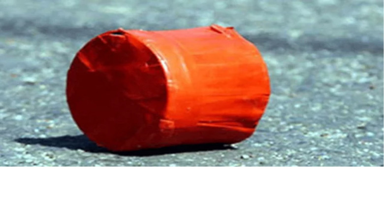 ভোটকেন্দ্রে ককটেল হামলা, আতঙ্কে থমকে যায় ভোট