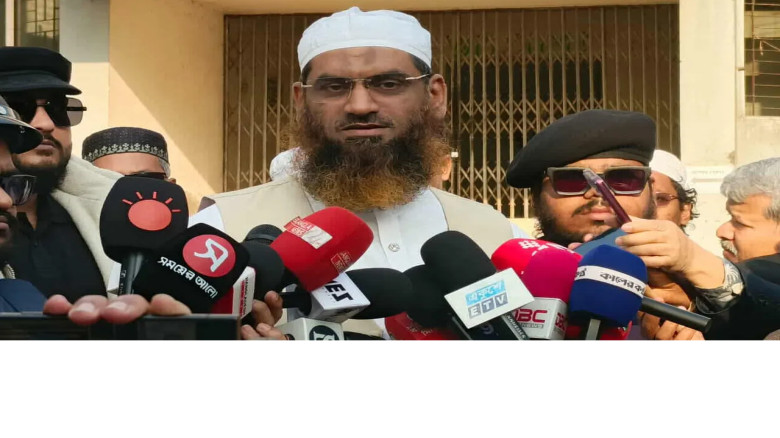 ভোটকেন্দ্রের বাইরে আতঙ্ক তৈরির অভিযোগ মামুনুল হকের