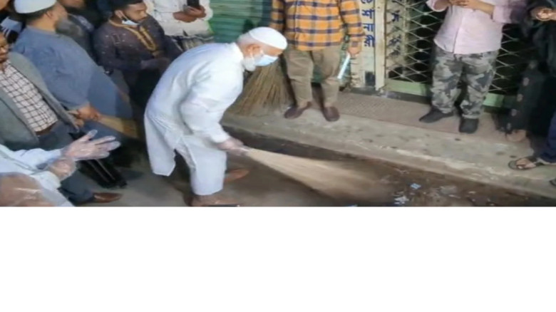 মিরপুরে রাস্তা পরিষ্কার করে রাজনৈতিক বার্তা দিলেন শফিকুর রহম