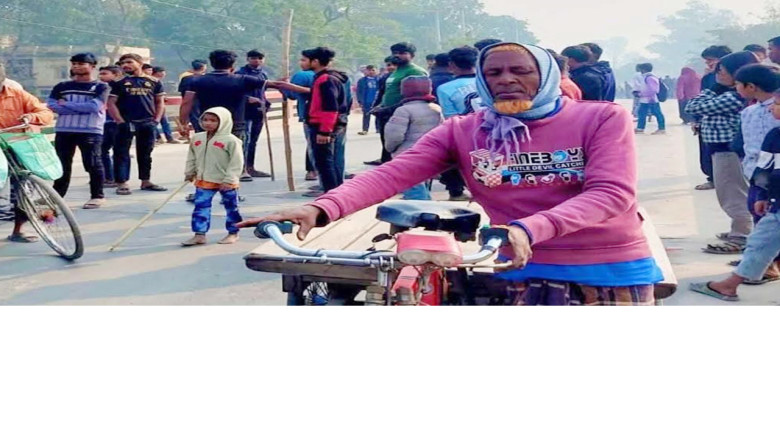 চিরিরবন্দরে বাসের ধাক্কায় প্রাণ গেল শিশু শিক্ষার্থীর