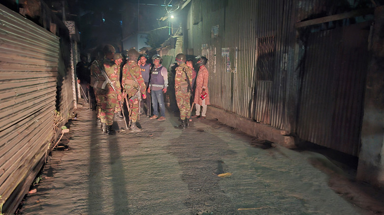 মাদারীপুরে ঘণ্টাব্যাপী সংঘর্ষ, ককটেল বিস্ফোরণ