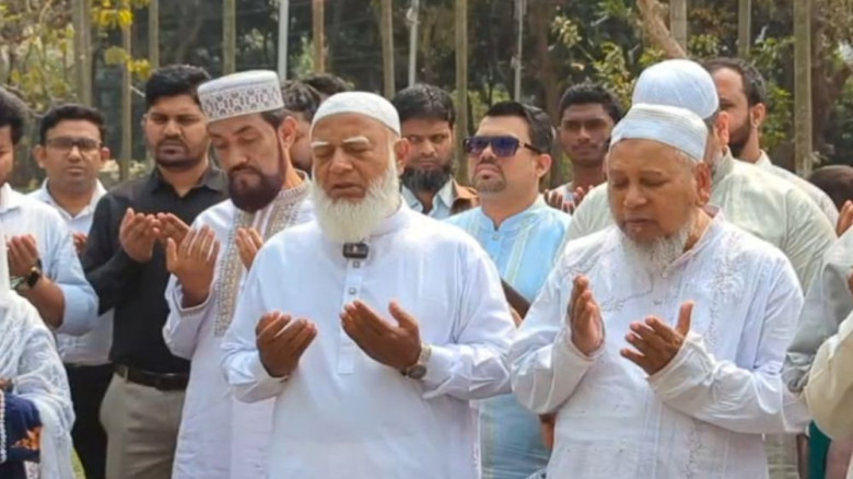 জামায়াত আমীর ডা. শফিকুর রহমান শহীদ সেনাদের কবর জিয়ারত করেন