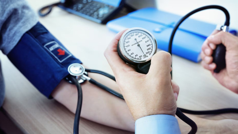 রমজানে উচ্চ রক্তচাপ নিয়ন্ত্রণে রাখার সহজ ও কার্যকর কিছু উপায়