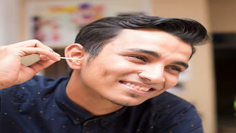 ভুলভাবে কান পরিষ্কার করছেন না তো? কটন বাডে হতে পারে বড় ক্ষতি