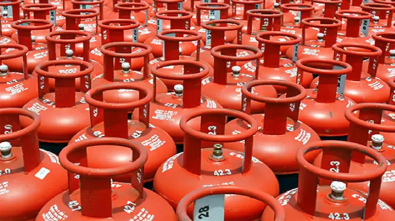 এলপিজির দাম নিয়ে সুখবর দিলেন বাণিজ্যমন্ত্রী