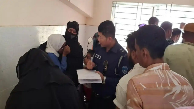 ফরিদগঞ্জে গলাকাটা নারীর লাশ উদ্ধার