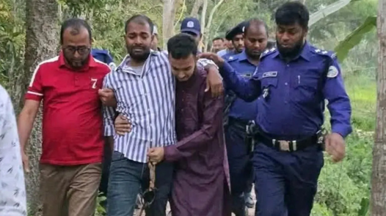 ঝালকাঠিতে বাবার জানাজায় প্যারোলে মুক্তি পাওয়া নিষিদ্ধ ছাত্রল