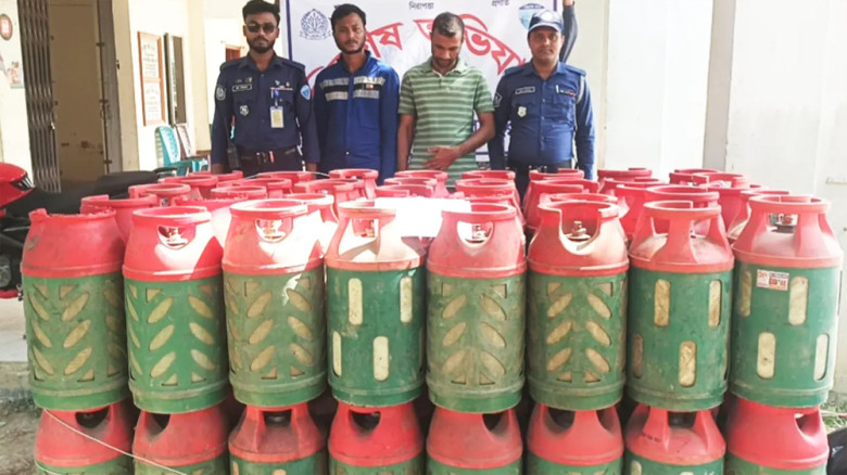 পেকুয়া থেকে চুরি, চট্টগ্রামে উদ্ধার: রোহিঙ্গা ক্যাম্পের ৮০ গ