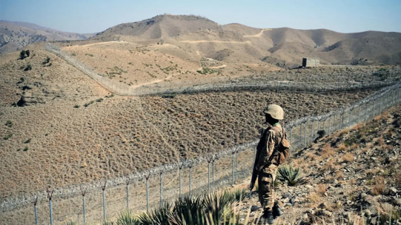 আফগান সীমান্তে পাকিস্তানের হামলায় ৫ চেকপোস্ট ধ্বংস