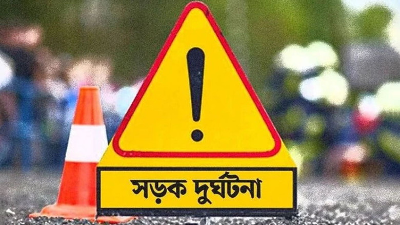 আড়াইহাজারে সিএনজি ও বাসের মুখোমুখি সংঘর্ষে পরিবার আহত