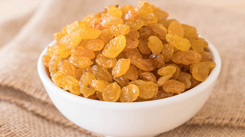 প্রতিদিন ভেজানো কিশমিশ খেলে শরীরে যা ঘটে...