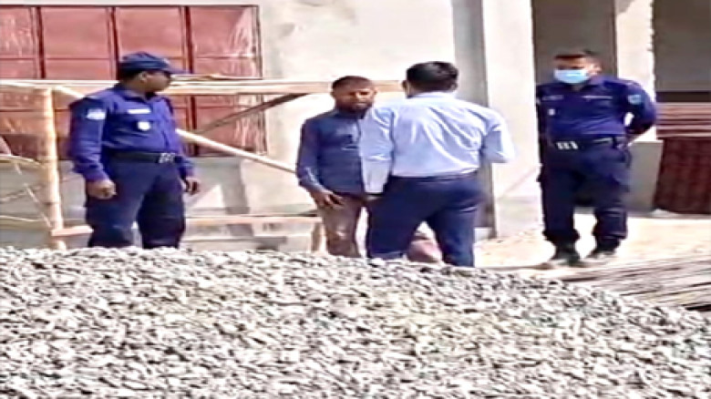 ফুলবাড়ীতে ধরলা নদী থেকে অবৈধ বালু উত্তোলন, ব্যবসায়ীকে ১ লাখ 