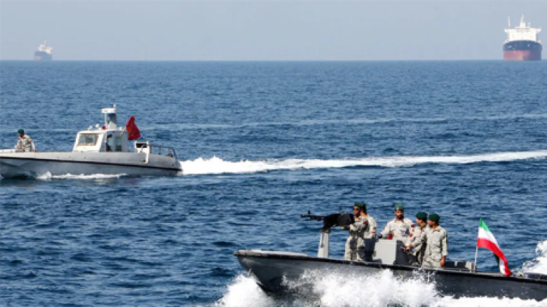 হরমুজে ড্রোন হামলায় জ্বলছে মার্কিন মিত্র ট্যাংকার