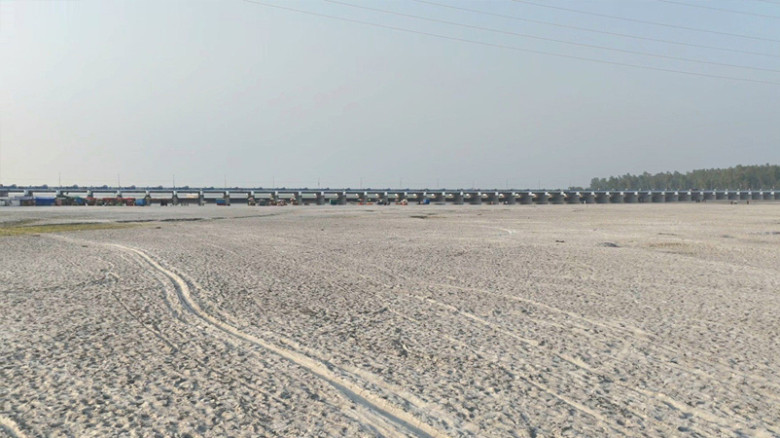 দেড়হাজার কোটি টাকার অবকাঠামো, তবু পানিশূন্য তিস্তা