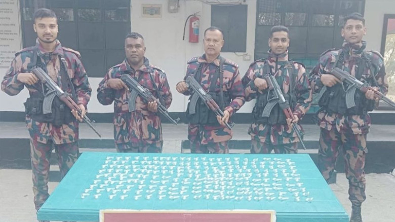 জীবননগর সীমান্তে ২২০ পিস ভারতীয় ডিএন কিট জব্দ