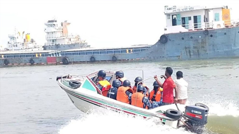 মেঘনা নদীতে বালু উত্তোলনে ১৪ ড্রেজারের নথি দখল
