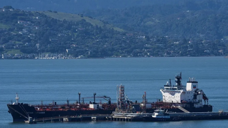 হরমুজ প্রণালির ঝুঁকি ও বিশ্ববাজারে জ্বালানি মূল্য