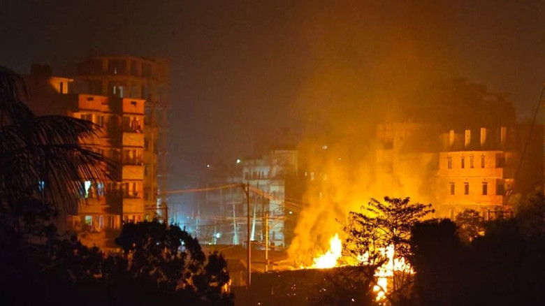 জামগড়া মোল্লা বাজারে ফার্নিচার দোকানে আগুন