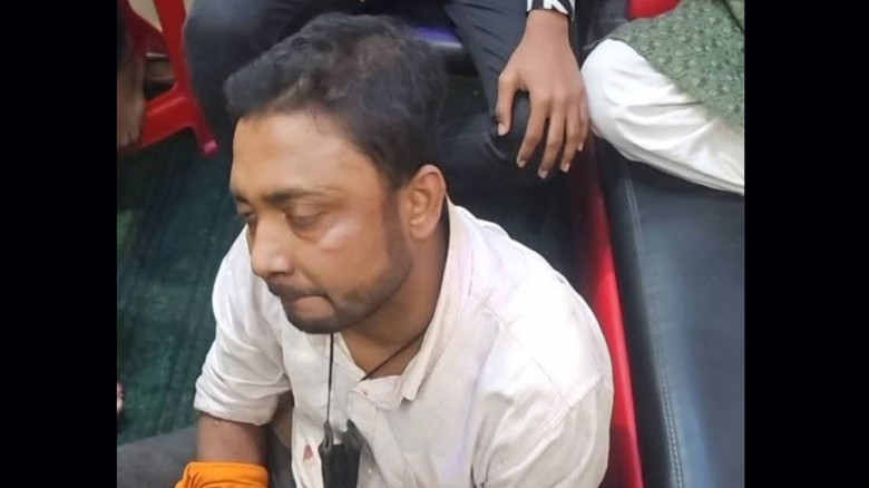 টঙ্গীতে ছিনতাইকারীর কবজি কেটে দিল জনতা