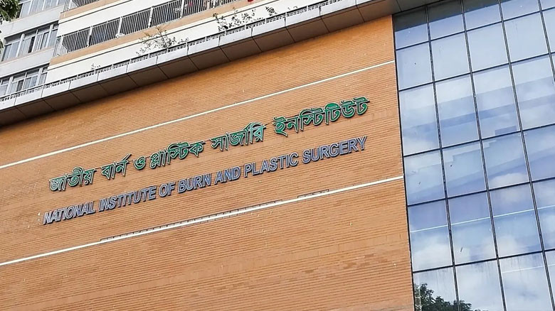 উত্তরায় গ্যাস লিকেজ থেকে বিস্ফোরণ, নারী-শিশুসহ একই পরিবারের 