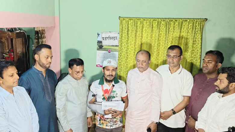 গাজীপুরে গুলিবিদ্ধ হোসেন আলীর চিকিৎসা ও পুনর্বাসনে সহায়তা দি