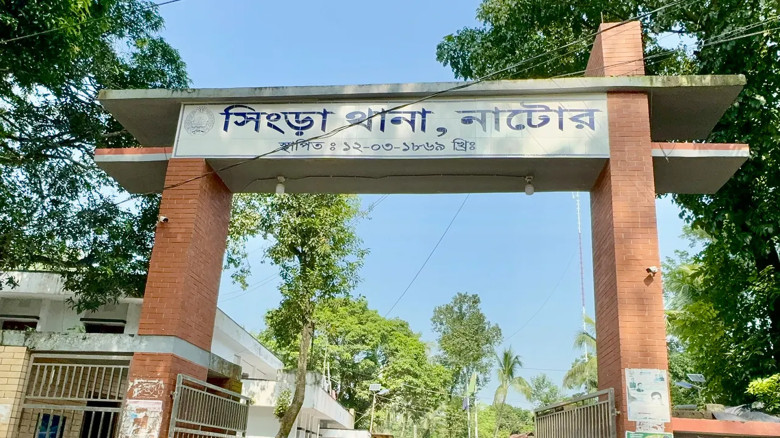 সিংড়ায় গ্রামবাসীর হামলায় তিন পুলিশ সদস্য আহত